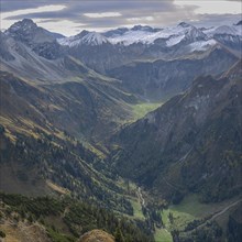 Mountain panorama from the Laufbacher-Eckweg into the Oytal, Allgaeu Alps, Allgaeu, Bavaria,