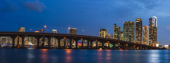 MacArthur Causeway ICW Bridge and Downtown Miami at night, Miami, Florida, USA, North America