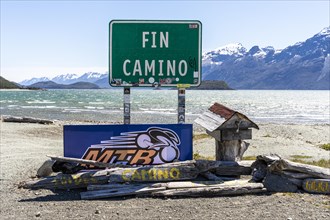 End of the road sign, Estancia Caleta Maria, Routa Y-85, Timaukel, Tierra del Fuego, Magallanes and