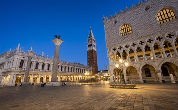 Illuminated Doge's Palace and Campanile bell tower in Piazetta San Marco, Colonna di San Marco and