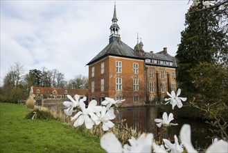 Moated castle, Goedens Castle, Sande, Friesland, East Frisia, Lower Saxony, Germany, Europe