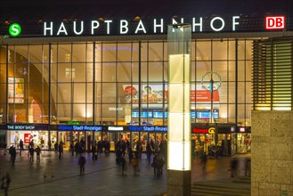 Station forecourt and station building, Cologne Central Station, Cologne, North Rhine-Westphalia,