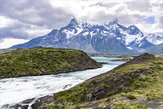 Paine Mountain Range, Torres de Paine, Magallanes and Chilean Antarctica, Chile, South America