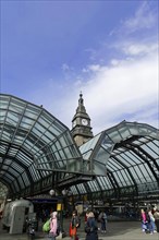 Central Station, Hamburg, Hanseatic City of Hamburg, Lively forecourt of a railway station with