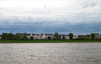 View from the Rhine promenade to the left bank of the Rhine, Oberkassel district, Duesseldorf,