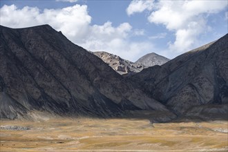 Plateau, dramatic high mountains, Tian Shan Mountains, Jety Oguz, Kyrgyzstan, Asia