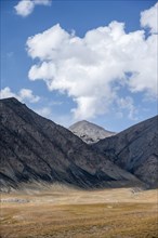 Plateau, dramatic high mountains, Tian Shan Mountains, Jety Oguz, Kyrgyzstan, Asia