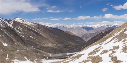 Khardong Pass, second highest motorable pass in the world, Ladakh, Indian Himalayas, Jammu and