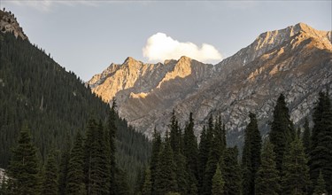 Dramatic mountains, Chong Kyzyl Suu Valley, Terskey Ala Too, Tien-Shan Mountains, Kyrgyzstan, Asia