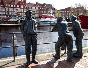Group of figures, sculptures Delftspucker am Ratsdelft, art in public space, Emden, East Frisia,