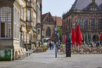 Bremen market with outdoor areas of various catering establishments and the old town hall in