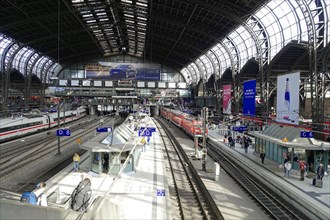 Hamburg Central Station, Hamburg, Germany, Europe, Wide angle shot of an almost empty railway