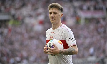 Angelo Stiller VfB Stuttgart (06) with ball, MHPArena, MHP Arena Stuttgart, Baden-Wuerttemberg,