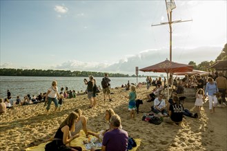 People on the beach, Strandbar Strandperle, Elbe beach, Oevelgoenne, Hamburg, Germany, Europe