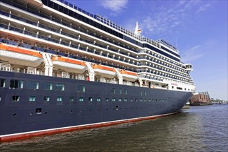 Cruise ship Queen Victoria on the Elbe in Oat, Hamburg, Land Hamburg, Northern Germany, Germany,