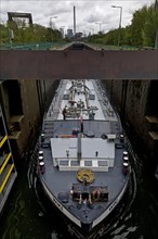 The motor tanker Wiki in the lock system Wanne-Eickel, Neue Suedschleuse, Rhine-Herne Canal, Herne,