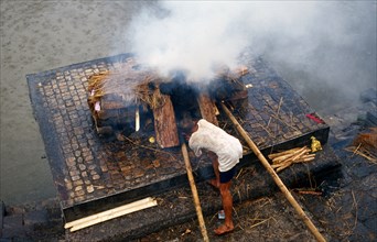 Cremation, hindu funerary ritual, Newar culture, Bagmati river, Pashupatinath, Kathmandu, Nepal,