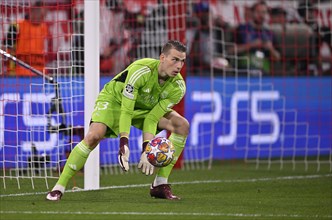 Goalkeeper Andriy Lunin Real Madrid (13) Action with ball, Champions League, CL, Allianz Arena,
