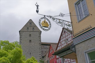 Old town of Schwaebisch Hall, Klosterbuckel, inn, inn, inn, inn sign, inn, inn sign, crown, knight,