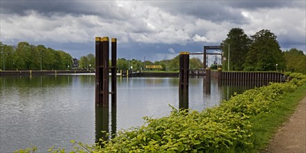 Path at the headwater of the Wanne-Eickel lock system, Rhine-Herne Canal, Herne, North