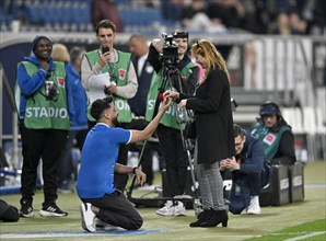 Marriage proposal in the stadium in front of TV cameras, Hoffenheim fan kneels in front of