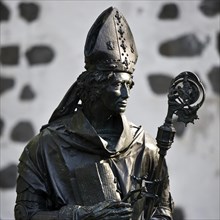 Bronze sculpture of Friedrich III von Saarwerden, artist Bert Gerresheim, Zons, Dormagen, Lower