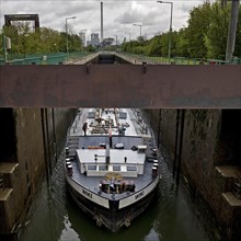 The motor tanker Wiki in the lock system Wanne-Eickel, Neue Suedschleuse, Rhine-Herne Canal, Herne,