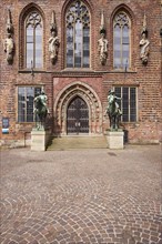 Heralds at Bremen Town Hall, a copper sculpture by the artist Rudolf Maison and facade with windows