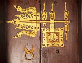 Traditional Kerala door opener, Kavanattinkara, Backwaters, Kerala, India, Asia