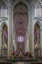 Choir and crossing, Romanesque-Gothic Saint-Julien du Mans Cathedral, Le Mans, Sarthe department,