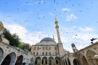 Avlusunda mosque courtyard, Sanliurfa, Turkey, Asia