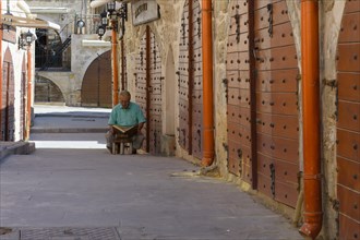 Man reading the Coran, Mardin bazaar, Turkey, Asia