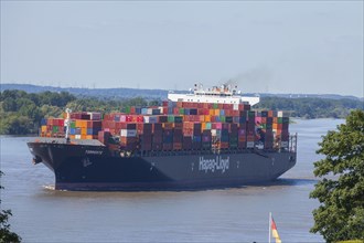 Container ship of the Hapag Lloyd shipping company on the Elbe, Blankenese district, Hamburg,