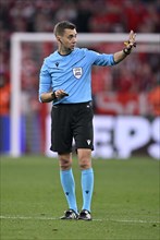Referee Referee Clement Turpin (FRA) Gesture, Gesture, Champions League, CL, Allianz Arena, Munich,