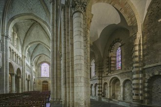 Nave and Romanesque side aisle, Romanesque-Gothic Saint-Julien du Mans Cathedral, Le Mans, Sarthe