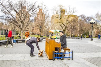 Street musician, Washinton Square Park, Greenwich Village, Manhattan, New York City