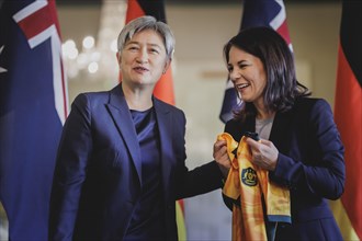 (R-L) Annalena Baerbock (Alliance 90/The Greens), Federal Foreign Minister, and Penny Wong, Foreign