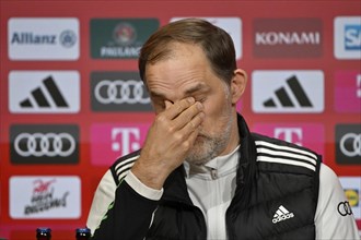 Coach Thomas Tuchel FC Bayern Munich FCB exhausted, disappointed, press conference, PK, Allianz