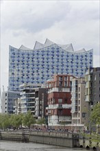 Elbe Philharmonic Hall, Architects Herzog & De Meuron, Hafencity, Hamburg, View of the imposing