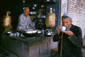 Blind man, drinking tea, tea shop, street, Rawalpindi, Pakistan, Asia