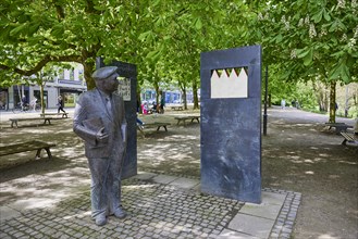Kaisen monument by the sculptor Christa Baumgaertel at the Kastanienwaeldchen Am Wall in Bremen,