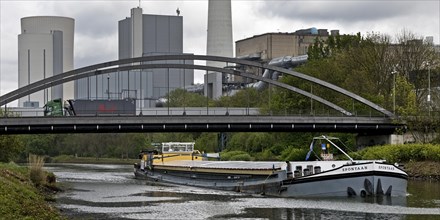 Barge on the Rhine-Herne Canal, behind it the coal-fired power station in Baukau, Herne, Ruhr area,