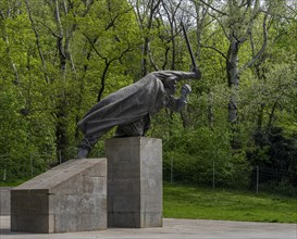 Monument to an unknown soldier with a sword, Volkspark Friedrichshain, Berlin, Germany, Europe