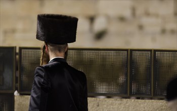 Jewish men with shtreimel in the Old City of Jerusalem at the Wailing Wall, Jerusalem, 23/04/2024
