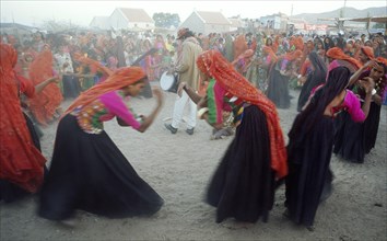 Hindu women, ahir caste, performing a traditional dance, religious festival, kutch, Gujarat, India,