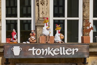 Small figures and the Bremen Town Musicians in front of the entrance to the tonkeller gift shop on