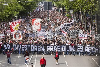 Protest march in front of the southern summit. Around 10, 000 VfB fans march to the stadium in