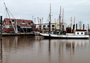Car ferry Ditzum-Petkum (Emden) in Ditzum harbour, fishing village of Ditzum, municipality of