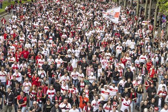 Protest march in front of the southern summit. Around 10, 000 VfB fans march to the stadium in