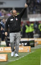 Coach Frank Schmidt 1. FC Heidenheim 1846 FCH on the sidelines, gesture, gesture, thumbs up,
